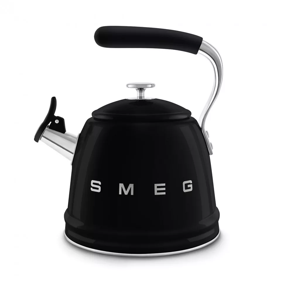 Новая коллекция чайников Smeg в стиле 70-х