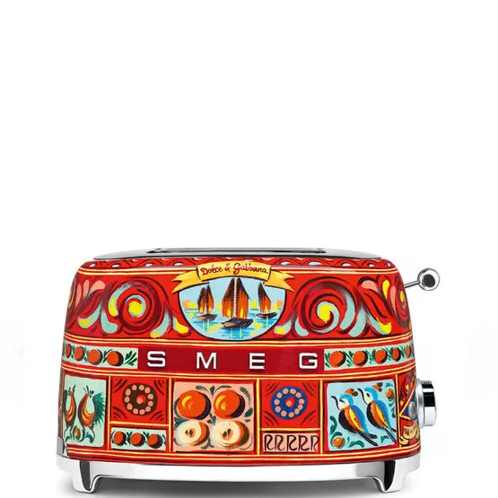 Smeg выпустил новую серию тостеров в ретро-стиле с уникальным дизайном Dolce & Gabbana
